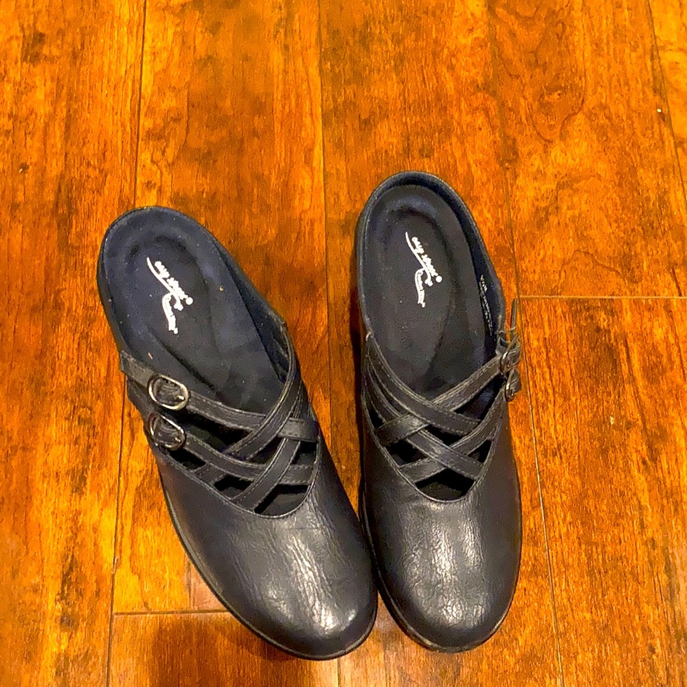 Black comfy shoes size 9.5